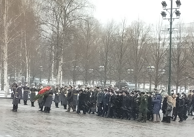 Возложение венка президентом Социалистической Республики Вьетнам Нгуен Суан Фуком