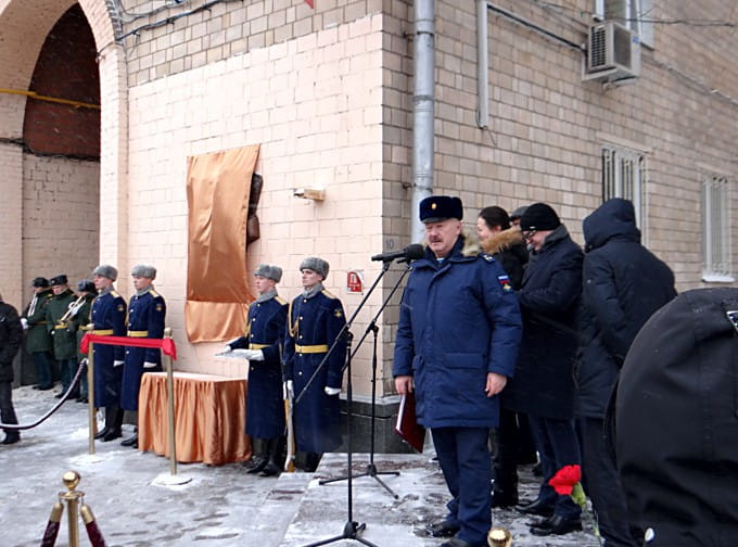 Выступление заместителя Пред­се­дате­ля Правления Клуба Героев В. Сивко на открытии ме­мори­аль­ной доски лётчику И. Д. Злыденному