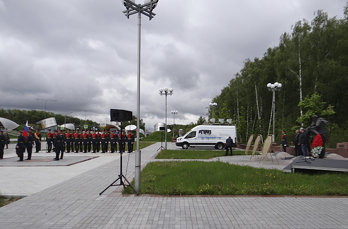 ПЗУС на базе автомобиля Ford Transit озвучивает мероприятия Дня военного автомобилиста 