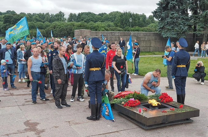 Церемония возложения цветов