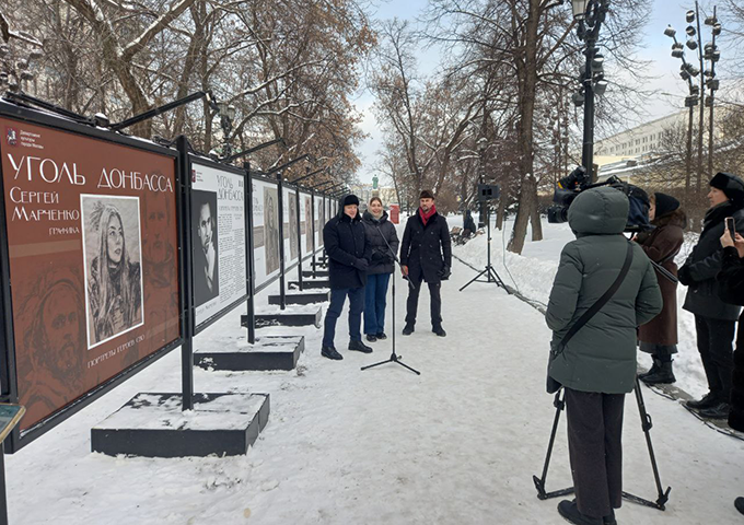 Александр Кибовский выступает на открытии фотовыставки