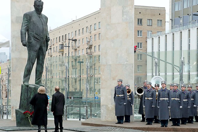 Открытие памятника Евгению Примакову